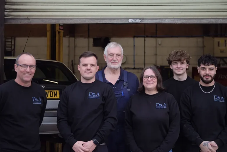 witney-car-garage-team